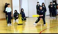 アジア大会に向け体育の授業でクリケットに挑戦　愛知・日進の中学生