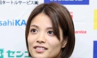 【柔道】阿部詩が新年に胸元のぞく赤のキャミソール姿披露「あら美人さん」「夏ですか」の声