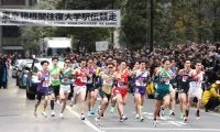 波乱の１区　３連覇狙う青学大が１６位衝撃の出遅れ　当日変更投入の小河原が大誤算　１５キロ過ぎには第２集団からも遅れる　首位国学院大から１分１９秒差