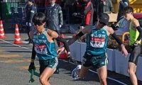 王者青学大がまさかの大苦戦　２区終えて１１位　２区飯田翔大が追い上げ５人抜きも首位と２分１５秒差に…往路で苦境
