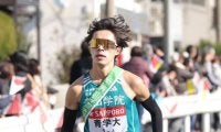 王者青学大が逆襲猛追　４区で５位に浮上　原采配的中なるか、大エース黒田朝日が５区スタート　トップ中大と３分２５秒差