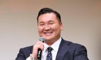 白鵬さんがほほ笑ましい動画公開　新年あいさつ＆現役時代の師匠と「これで親方も応援団の１人」