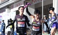 国学院大７区・高山が歴代２位１時間０分５４秒の区間賞で２位浮上「４年間の集大成。めちゃくちゃ楽しかった」ハーフ換算で６０分１９秒の好タイム　先頭の青学大へ詰め寄る