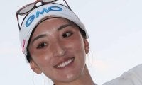 女子プロゴルファー脇元華「馬のように駆け抜けまーす」うま年に「お馬さんポーズ」で新年の誓い