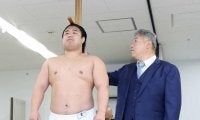 モンゴル出身スフバット「２年以内に必ず関取」白鵬さん勧めで相撲転向、父は県知事　新弟子検査