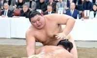 九州場所で左肩負傷の横綱・大の里が稽古総見で王鵬らに８勝３敗　八角理事長「まだまだ。左を使えていない」舞の海氏「心配」