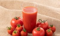 知られざる「トマトジュース」パワー！睡眠の質を高める驚きの効果とは？［医師監修］