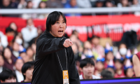 ウインターカップ決勝の試合中に大阪薫英女学院の安藤香織コーチが天に祈った師とは