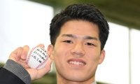 【DeNA】育成１位清水詩太「やってやるぞ」京都国際の恩師から贈られたボールを持参し入寮