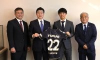 Ｊ２栃木シティＦＣ・ＤＦ鈴木裕斗が出身地、東京・墨田区の山本享区長を表敬訪問！昨季Ｊデビュー＆区出身Ｊリーガー初得点。攻め抜いて「夢はＪ１昇格！」