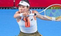  坂詰姫野 逆転勝ちで開幕戦4強 