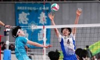 【高校バレー】清風が駿台学園との死闘制す　１年エース負傷交代で３年尾崎亮太奮起「自分しか」
