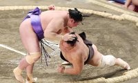 朝乃山が逆転負け、９場所ぶり幕内勝利ならず　欧勝海が土俵際で左上手投げ、物言いも軍配通り