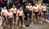 笑福亭鶴光、国技館で相撲観戦「鶴光でおま」SNS盛り上がる