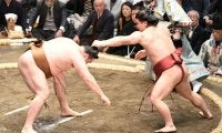 朝紅龍が勝利一転、痛恨の反則負け　場内説明で「朝青龍」の名前が出るハプニングに場内沸く　ＳＮＳ反応「電撃復帰ｗ」「わかるわぁ」