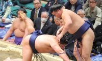 新入幕同士の対戦は、朝白龍が羽出山に勝利　「お客さんがたくさんいて、緊張しました」