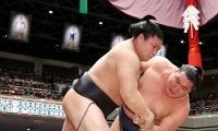 横綱豊昇龍、先場所金星配給の小結若元春を慎重に破る　２横綱２大関が白星発進