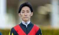 【フェアリーS】津村「（距離は）正直ギリギリ」ブラックチャリスは重賞初制覇