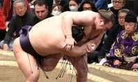 大相撲２日目も上位陣安泰　２横綱２大関がそろって２連勝　新大関安青錦は豪快な首投げで義ノ富士を投げ飛ばす