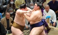 大の里が２連勝スタート　難敵の王鵬に勝つ　不安な左肩痛感じさせない勝利