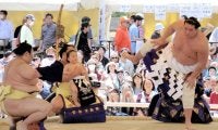 元横綱・照ノ富士　３歳長男の近影にファンびっくり「大きくなってる」「手が可愛い」１歳で体重１７キロ→もう小学生？「奥さま美しい」