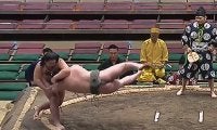 土俵際で力士が“横回転” マンガのような大逆転劇に館内どよめき「ぶん投げた」「これは厳しい」