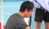 【全豪テニス】錦織圭が予選欠場　前日まで出場意向も試合直前に決断　サーブ練習中「だめかな」前哨戦で痛めた右肩何度も押さえる