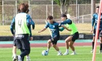 沖縄キャンプ中のＪ２札幌が２日目で早くも初のゲーム形式練習　２・８開幕戦に向け定位置争いスタート