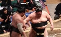 大相撲　新婚の剣翔に思わぬハプニング　英乃海の粘りでまわしが…寄り切って３日目で待望の記念星「勝ち越したい気持ちは強い」