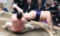 上位陣で取り直し、物言い相次ぐ熱戦　打ち出しは午後６時回る…大相撲初場所３日目