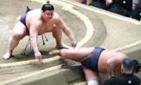豊昇龍　通算１１個目の金星配給　八角理事長「立ち合いが軽かった」…義ノ富士に寄り切られて土