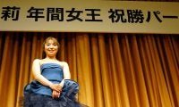 家族葬に立ち会って感謝の見送り 佐久間朱莉はジャンボ尾崎さんと“最後の約束”を胸に