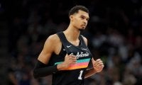 ビクター・ウェンバンヤマがNBA史上2番目の若さでシーズン通算500ブロックに到達