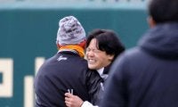 トレード加入の阪神・伏見　元同僚・西勇と共闘熱望「手助けできたら」　ＳＧＬ初見参、北川コーチと再会喜ぶ