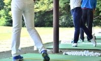 ゴルフスクールに通う？それとも打ちっぱなしで自主練？自分にあったゴルフの練習方法を考えよう