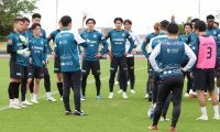 【Ｊ２札幌】１６日の今季初対外試合Ｊ１浦和戦に向け３組に分かれゲーム形式も練習　メンバー構成は…　沖縄キャンプ４日目