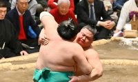 連日金星の義ノ富士が完勝で白星先行　元遠藤の北陣親方「勝負どころの勘の良さがある」