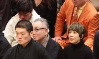 「やっぱりタレントさんはオーラがあるのか。キレイ」熱戦の初場所、土俵下観戦のカリスマモデルの姿に反響「土俵だまりにいる！」