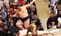 横綱大の里は冷や汗１敗キープ　隆の勝相手に土俵際危機一髪で館内どよめき　大関琴桜が痛恨２連敗　全勝は欧勝馬と阿炎の２人に