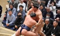 豊昇龍が４勝目　若隆景に勝つ　横綱初Ｖへ序盤１敗で乗り切る