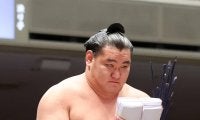 横綱豊昇龍「まあ、ふつう」４勝１敗にも淡々「見ながら、見ながら、相撲取った」若隆景に完勝
