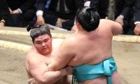 大関・琴桜が連敗で２敗に後退　粂川審判長「何もしなかった」