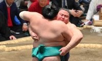 義ノ富士が３勝目　２日連続金星後に同居する十両・尊富士から受けた祝福とは「暗闇の中で…」