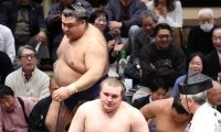 新大関・安青錦が５勝目　高安との１敗対決を制す