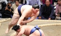 大の里が１敗を守る　若隆景に勝利