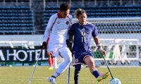 切断障がい者のアンプティサッカー国際大会が開幕　国内初の国際試合で日本は３－０発進