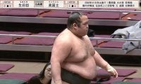 左膝の大けがで三段目に転落…3場所連続全休力士が“衝撃の復活劇” 無傷の4連勝勝ち越しに大歓声「待ってた…」