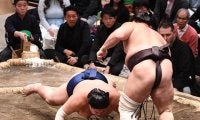 再入幕の朝乃山が全勝の阿炎を撃破　館内大声援　中継ゲストのシソンヌ・じろう「意地を見たような気がしました」