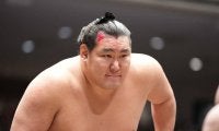 豊昇龍、右額ずるり流血「髪がまた薄くなる」嘆くも「これがあったから」取り直しで意地の白星
