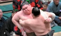 矢後が外掛けにバタリ ２勝２敗に「あと３番、しっかり土俵に上がります」